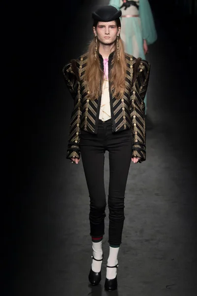 Look 69